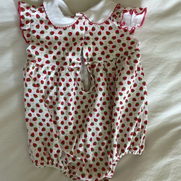 Baby girl strawberry bubble - Picture 2 of 3